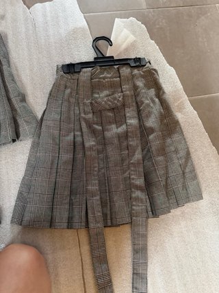 Faldas de niña a cuadros ( colegio cervantes)