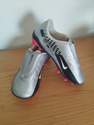Zapatillas fútbol Nike Talla 26