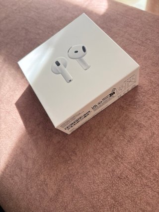 AirPods 4  sin abrir