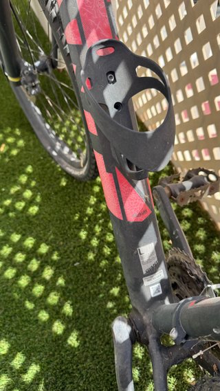 Bicicleta Giant Negra y Roja