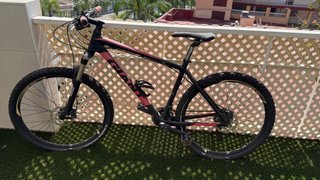 Bicicleta Giant Negra y Roja
