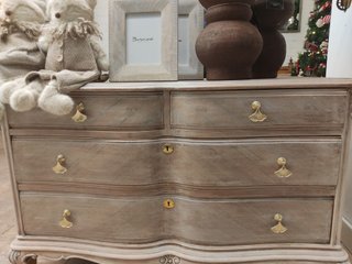 Cómoda antigua de madera
