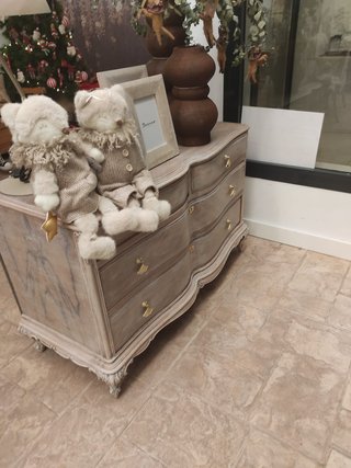 Cómoda antigua de madera