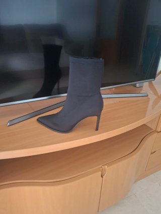 Botines negros de tacón, tengo T.38 y T.39
