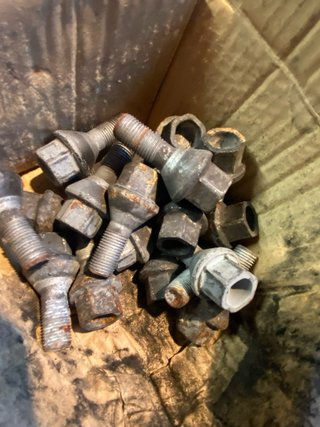 Lote Tornillos de Rueda / Pernos para Llantas