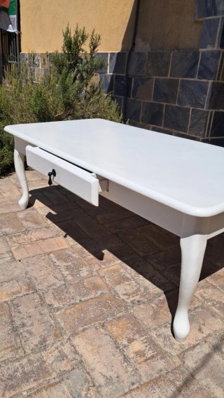 Mesa de centro clásica madera estilo Isabelino