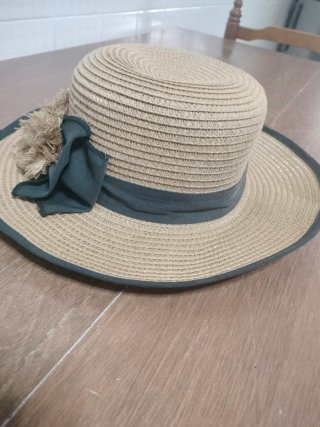 Gorro de verano beige y negro