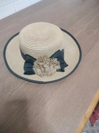 Gorro de verano beige y negro