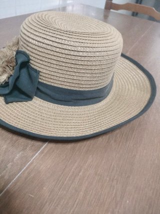 Gorro de verano beige y negro