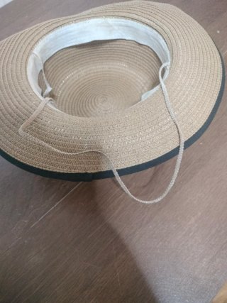 Gorro de verano beige y negro