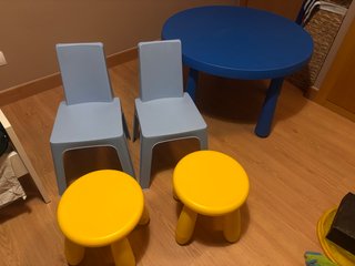 Mesa y 2 sillas Ikea Mammut azul + 2 taburetes
