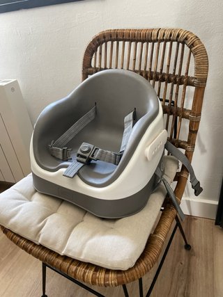 Alzador silla bebé gris y blanco
