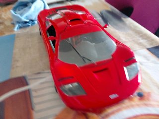 Coche a escala 1:18 Rojo