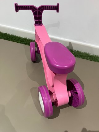 Correpasillos moto infantil 4 ruedas rosa