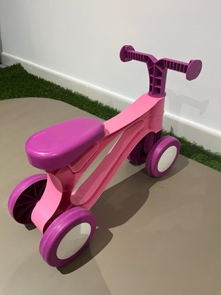 Correpasillos moto infantil 4 ruedas rosa