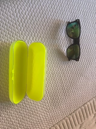 Gafas de sol infantiles negras y verdes