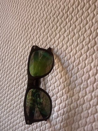 Gafas de sol infantiles negras y verdes