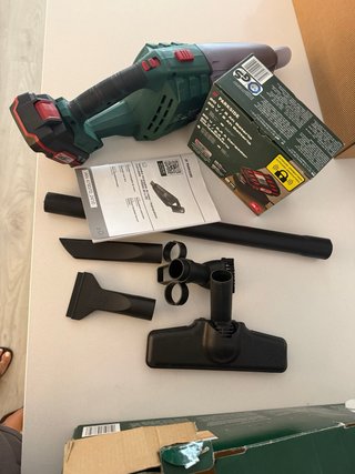 Aspirador recargable de mano