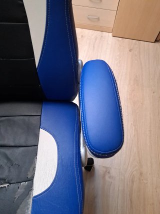 Silla gaming/estudio azul y negra
