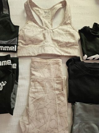 Set di abbigliamento sportivo da donna Calvin Klein Hummel...