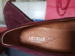 Zapatos Leygus ante cuña burdeos