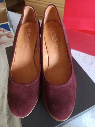 Zapatos Leygus ante cuña burdeos