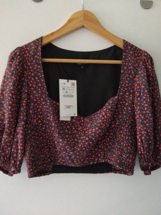Top Zara corto floral M