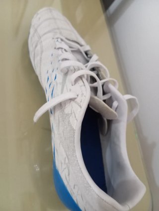 Vendo las dos por 18 euros botas de Joma