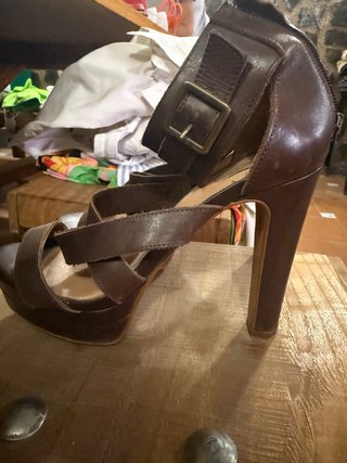 Sandalias de tacón alto marrones