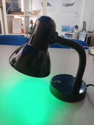 Lámpara flexo vintage negra y verde