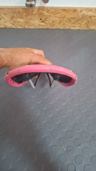 Sillín de bicicleta rosa