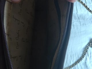 Bolso marrón con cadena