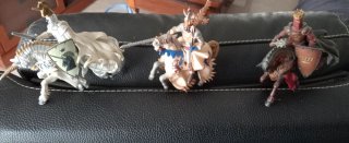 3 Figuras Caballeros Medievales a Caballo