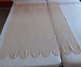 Cortina de ganchillo beige