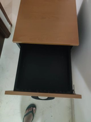 Cajonera de madera con 3 cajones