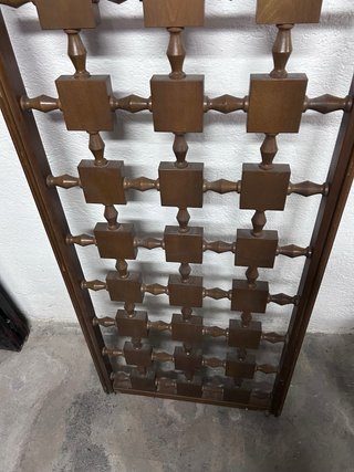 Mueble divisor de madera