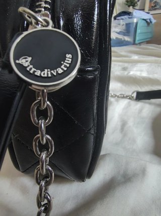 Bolso negro acolchado