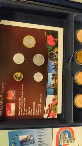 Estuche monedas y medallas varios países