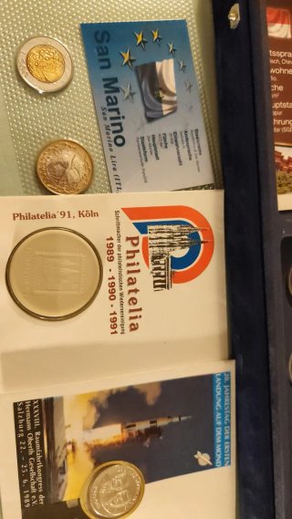 Estuche monedas y medallas varios países
