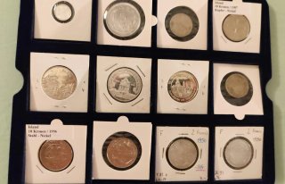 Estuche monedas y medallas varios países