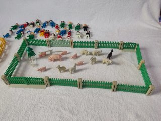 Lote Playmobil con figuras y granjas
