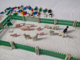 Lote Playmobil con figuras y granjas