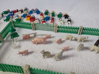 Lote Playmobil con figuras y granjas