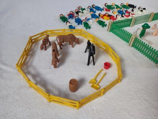 Lote Playmobil con figuras y granjas