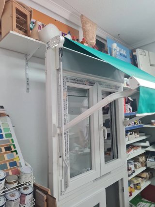 Toldo verde 1.10m con brazo 0.60m nuevo