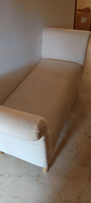 Banco crema para pie de cama o recibidor