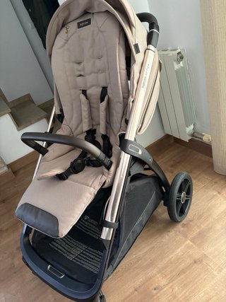 Inglesina Aptica Beige, capazo y varios extras