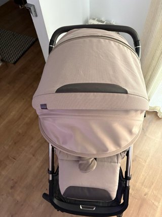 Inglesina Aptica Beige, capazo y varios extras