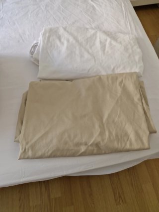 Lote protectores cama 150 y 90 mas 2 sábanas de 90