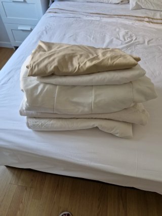 Lote protectores cama 150 y 90 mas 2 sábanas de 90